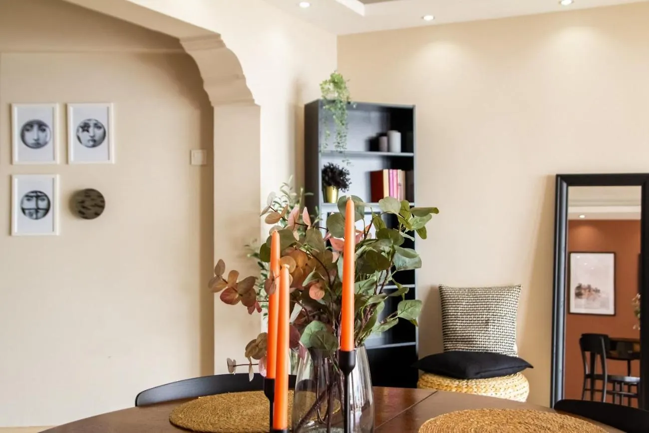 Sea View 3Br Flat - Steps From Coast Road Apartment Izmir 0*,